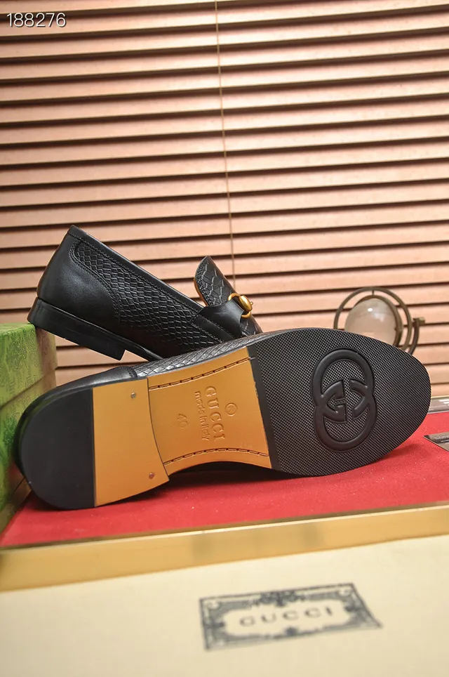 Gucci Horsebit 1955 Mocassins en cuir noir à motif de serpent embossé 2