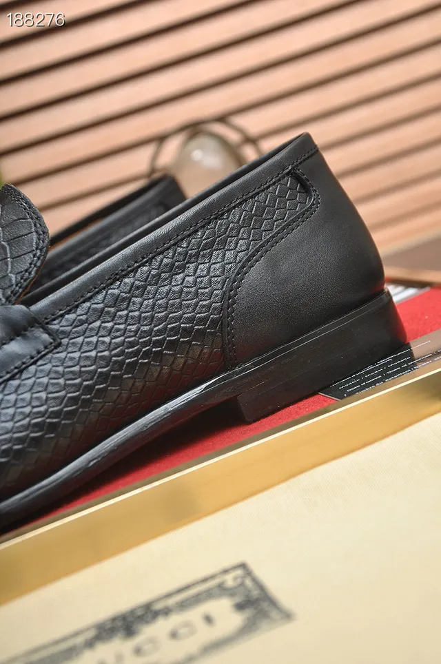 Gucci Horsebit 1955 Mocassins en cuir noir à motif de serpent embossé 4