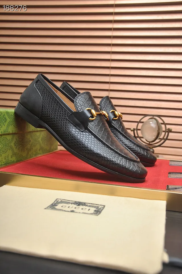 Gucci Horsebit 1955 Mocassins en cuir noir à motif de serpent embossé 8