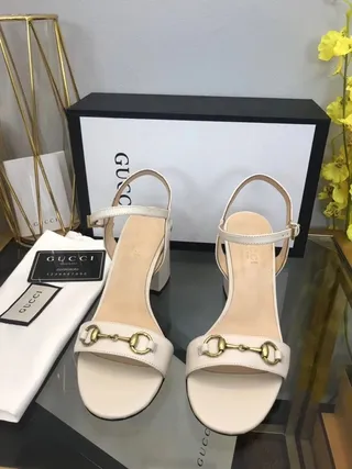 Gucci Horsebit 1955 sandales Gladiator en cuir blanc avec boucle Horsebit 6