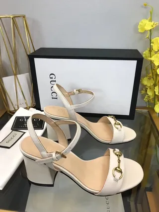 Gucci Horsebit 1955 sandales Gladiator en cuir blanc avec boucle Horsebit 9