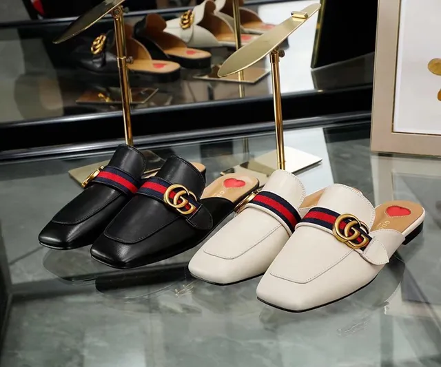Gucci Horsebit 1955 Mocassins en cuir blanc à rayure web à bout carré 2