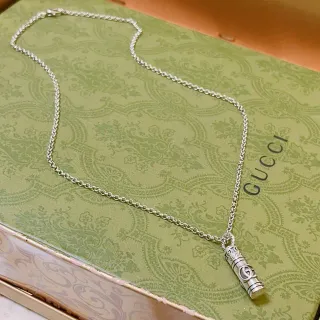 Gucci Interlocking G Collier Pendentif Cylindrique Argent