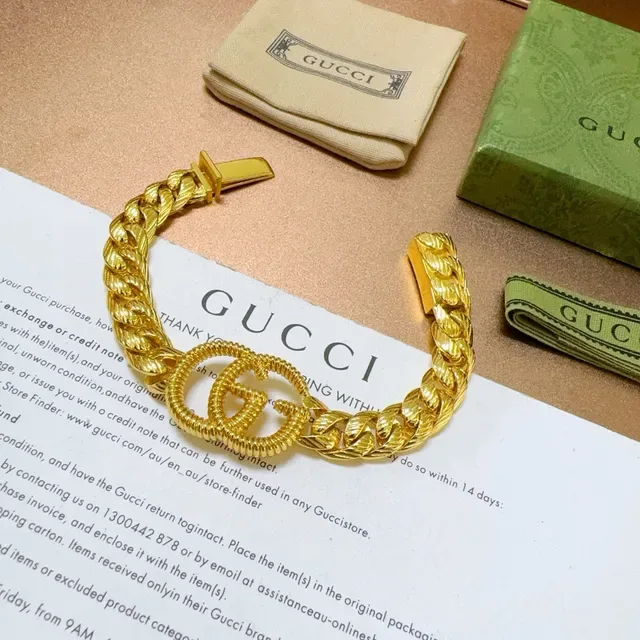 Gucci Interlocking G Gold Curb-Link Bracelet 4