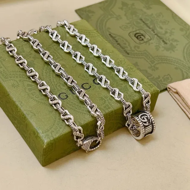 Gucci Interlocking G-Link Engraved Silver-Tone Necklace 4