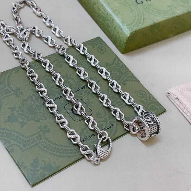 Gucci Interlocking G-Link Engraved Silver-Tone Necklace 7
