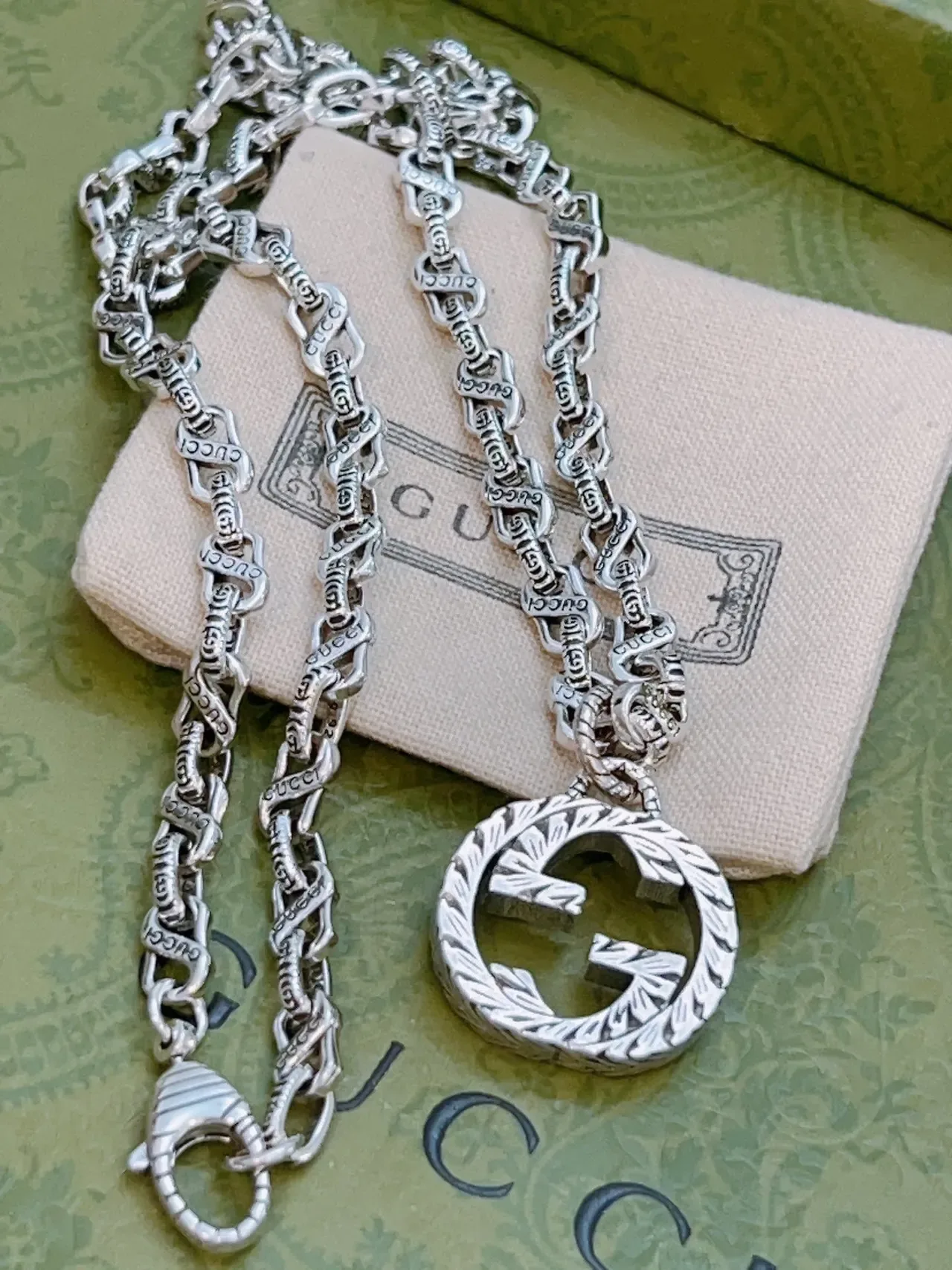 Gucci Interlocking G Pendant Silver-Tone Chain Necklace 2