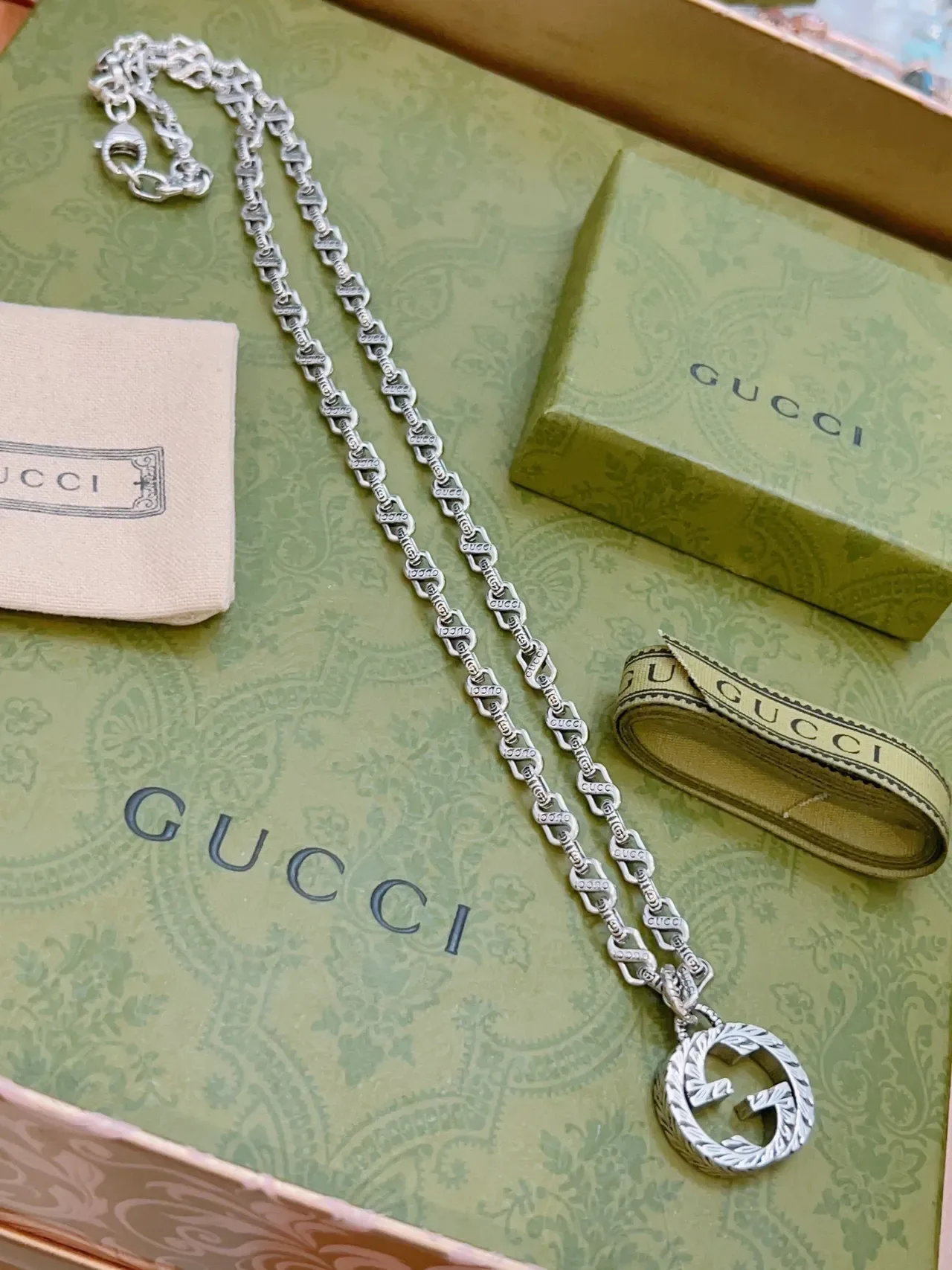 Gucci Interlocking G Pendant Silver-Tone Chain Necklace 3