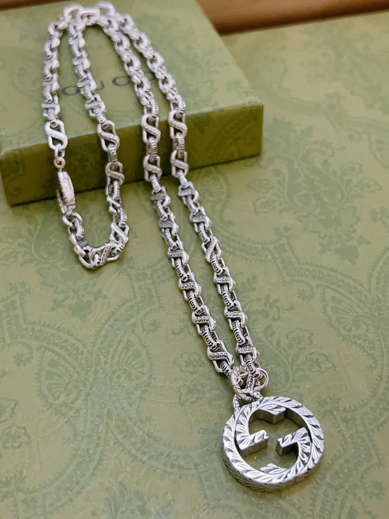 Gucci Interlocking G Pendant Silver-Tone Chain Necklace 4