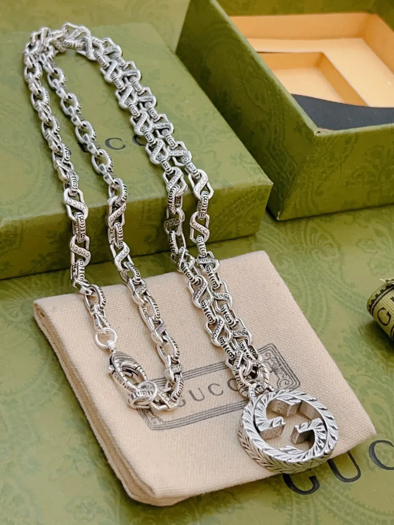 Gucci Interlocking G Pendant Silver-Tone Chain Necklace 8