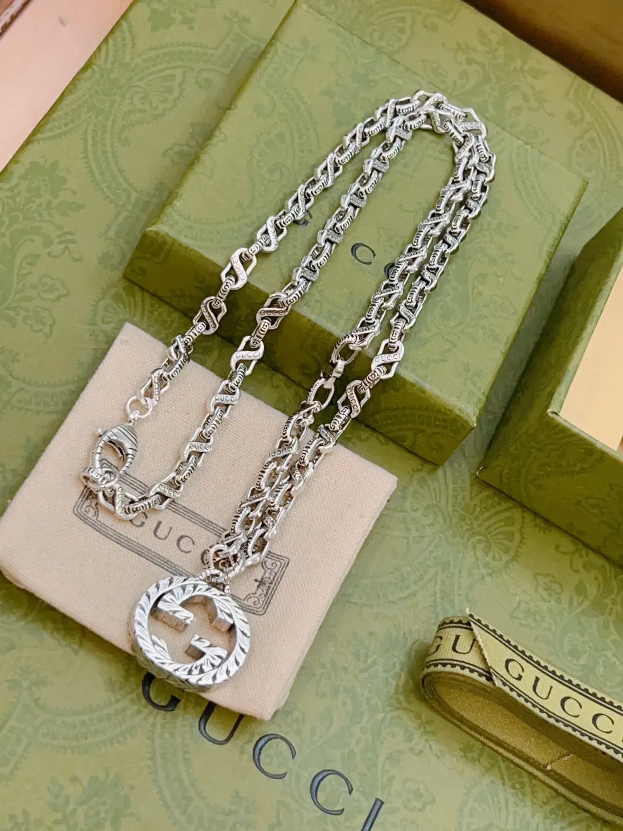 Gucci Interlocking G Pendant Silver-Tone Chain Necklace 9