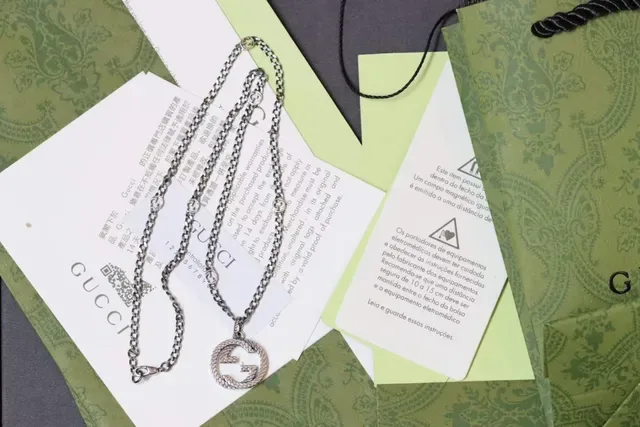 Gucci Interlocking G Scale Motif Oxidized Silver Necklace 3