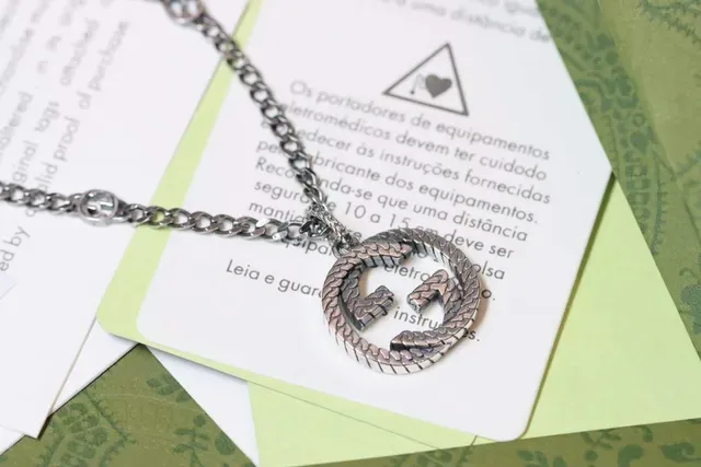 Gucci Interlocking G Scale Motif Oxidized Silver Necklace 4