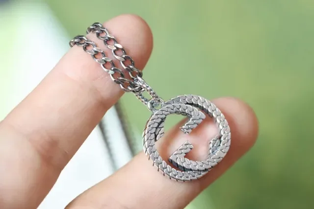 Gucci Interlocking G Scale Motif Oxidized Silver Necklace 6