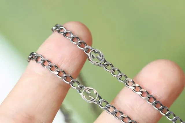 Gucci Interlocking G Scale Motif Oxidized Silver Necklace 7