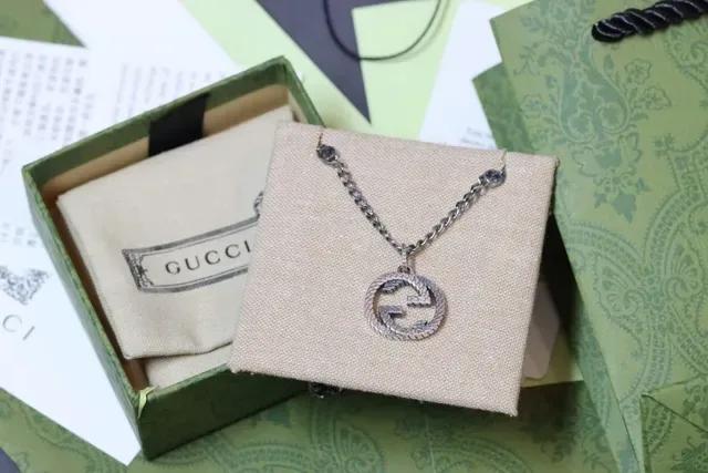 Gucci Interlocking G Scale Motif Oxidized Silver Necklace 9