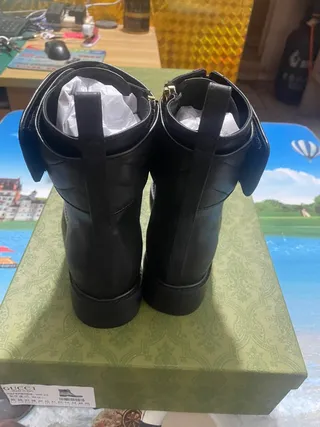 Gucci Le Cagole Botas de tornozelo de couro preto com Double G dourado 3