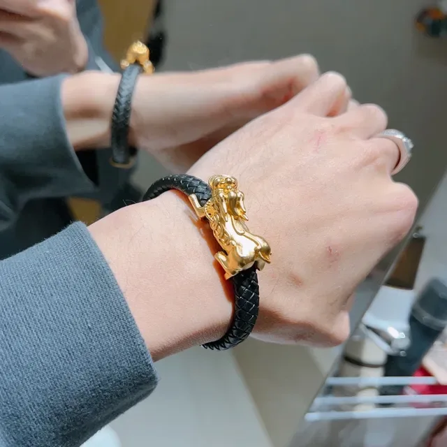 Gucci Lion Head Braided Leather Black and Gold Bracelet 2