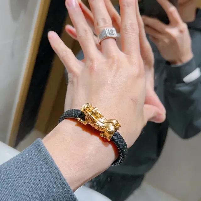 Gucci Lion Head Braided Leather Black and Gold Bracelet 4