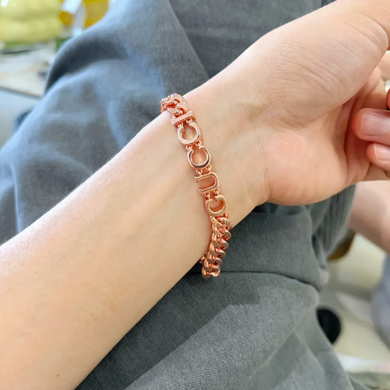 Gucci Logo Chain Bracelet Rose Gold-Tone Bracelets 2