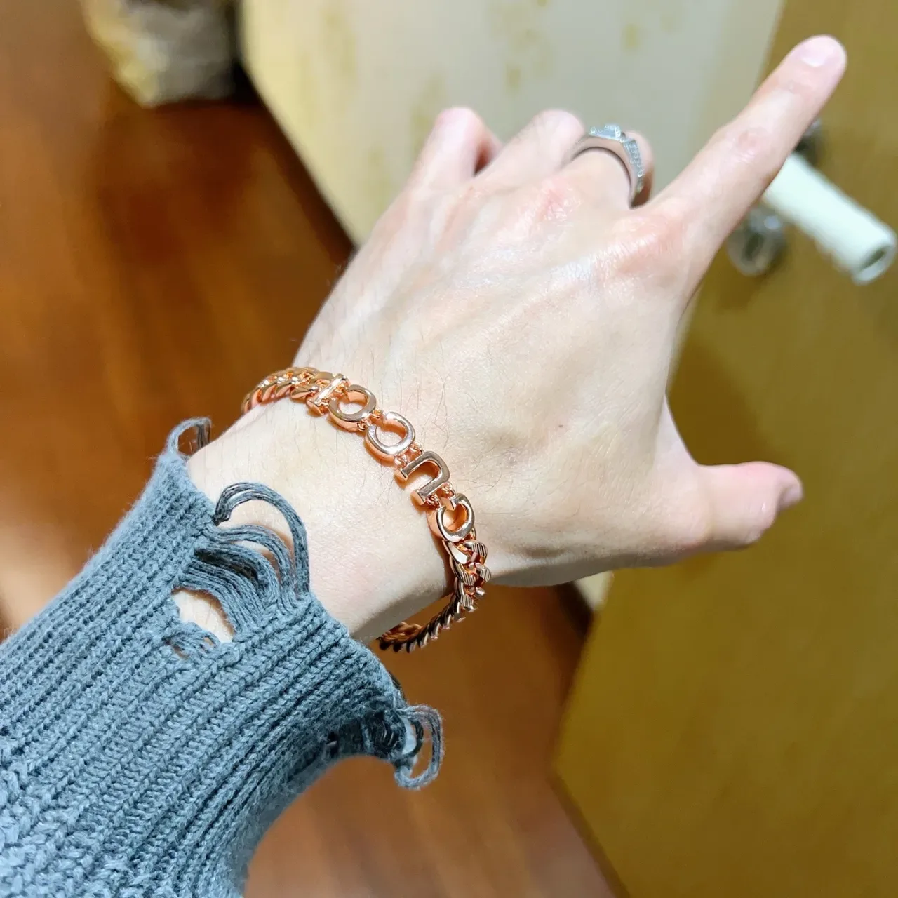 Gucci Logo Chain Bracelet Rose Gold-Tone Bracelets 5