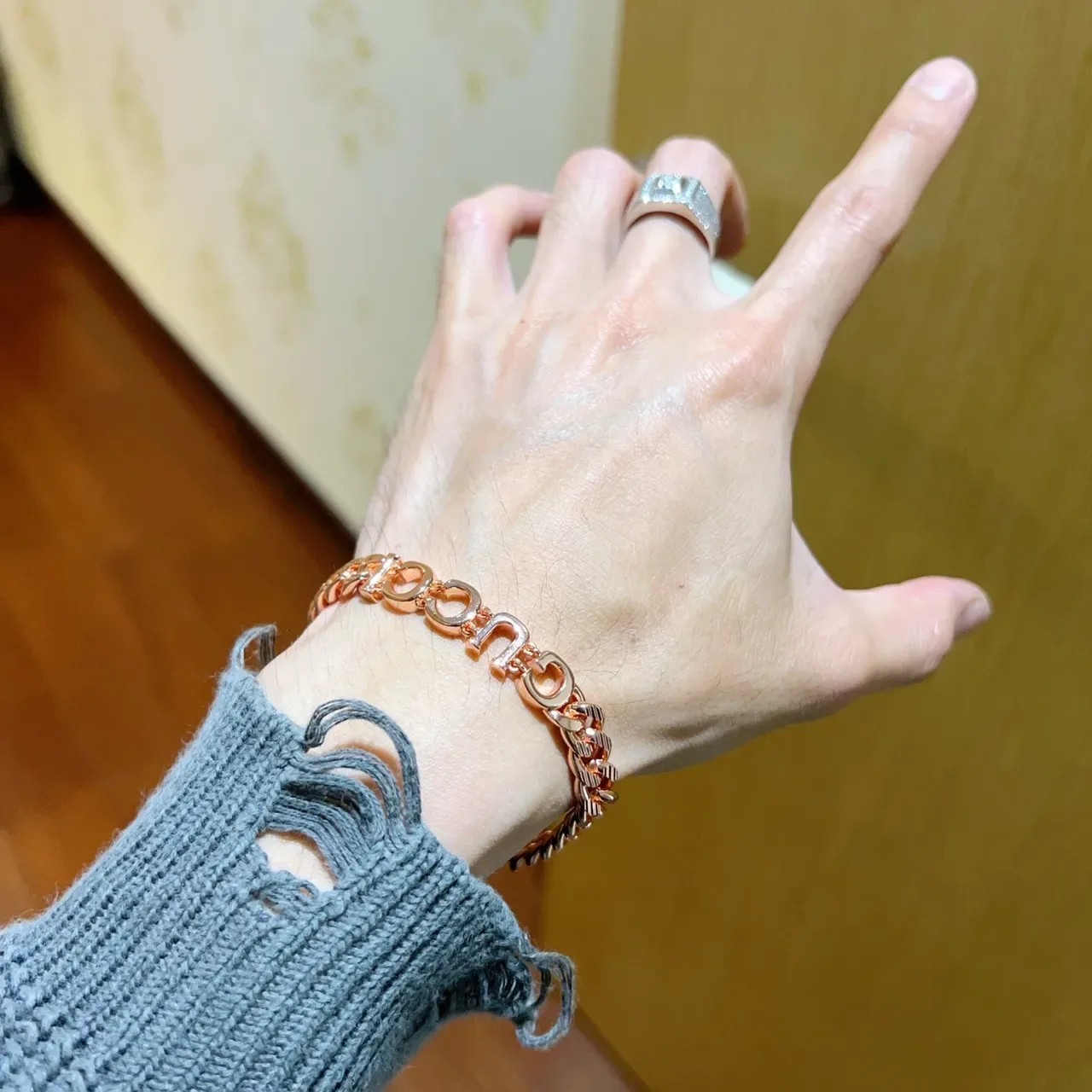 Gucci Logo Chain Bracelet Rose Gold-Tone Bracelets 8