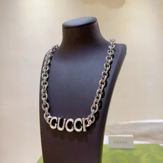 قلادة غوتشي لوجو سلسلة فضية