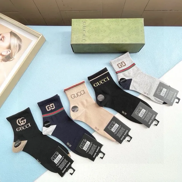 Gucci Logo-Embroidered Sports Socks 9