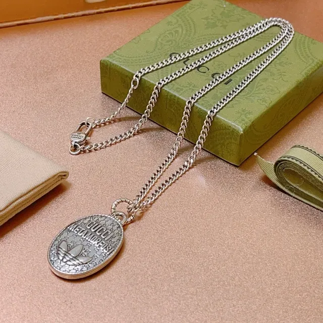 Gucci Metamorfosi Oval Pendant Silver Chain Necklace 4