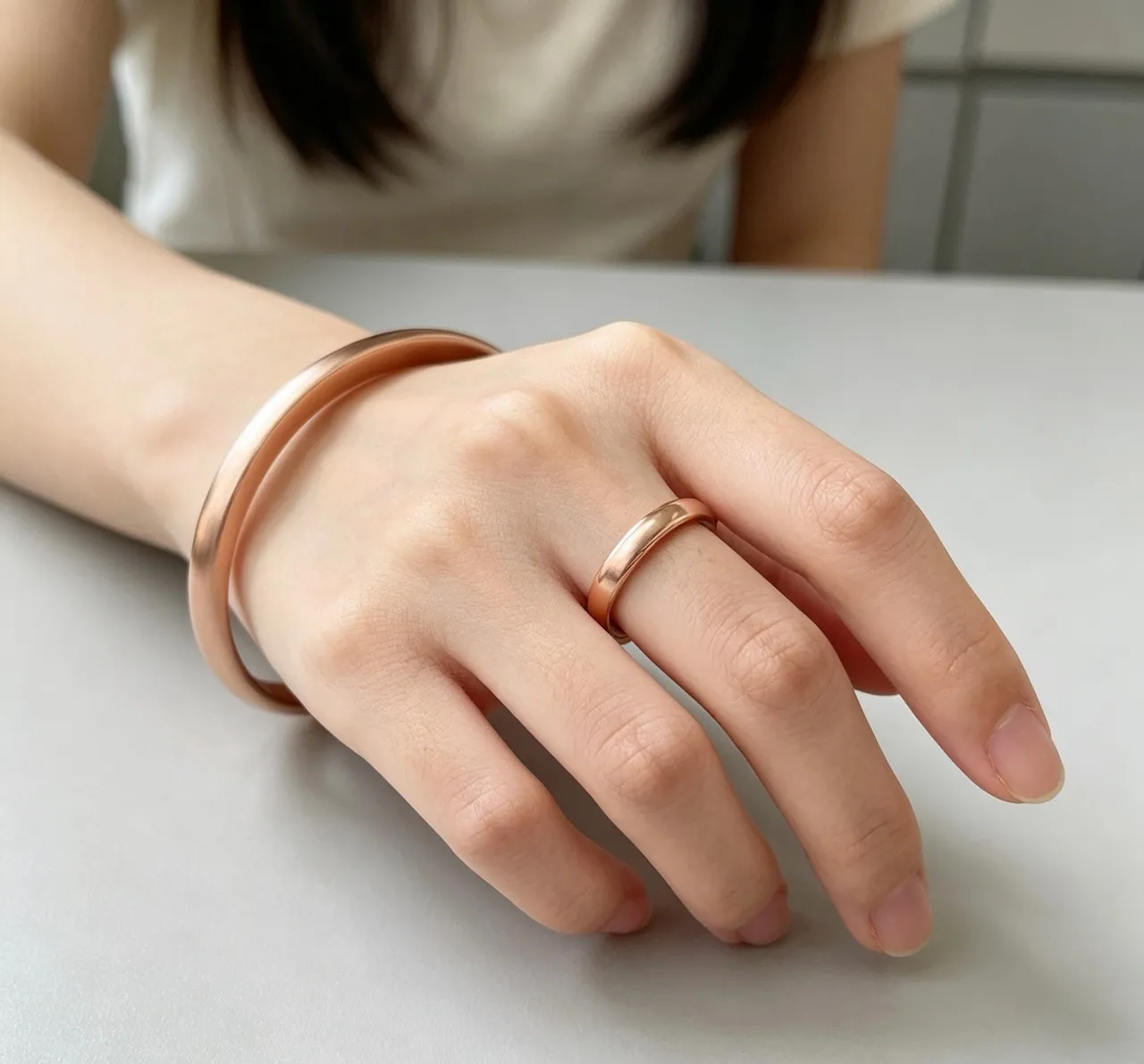 Gucci Minimalist Brushed Gold-Tone Hinged Bangle Bracelet 2