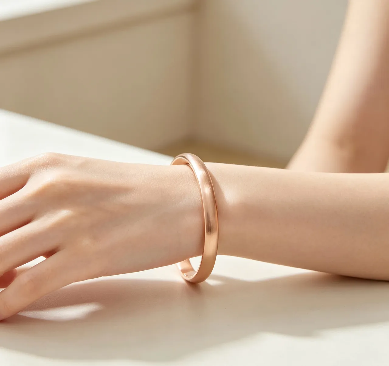 Gucci Minimalist Brushed Gold-Tone Hinged Bangle Bracelet 3