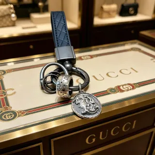 Gucci Navy Silver Quilted Leather Strap Metal Hardware Jewelry