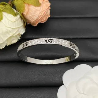 Gucci Pavé इंटरलॉकिंग GG लोगो सिल्वर-टोन ब्रेसलेट