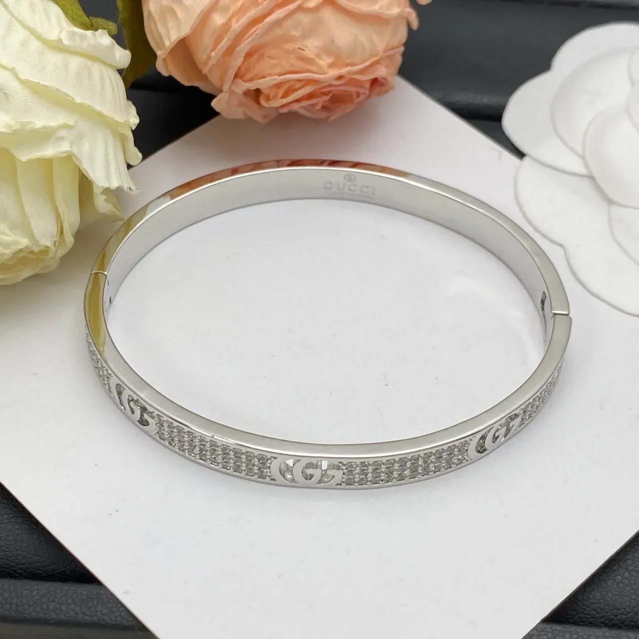 Gucci Pavé इंटरलॉकिंग GG लोगो सिल्वर-टोन ब्रेसलेट 2