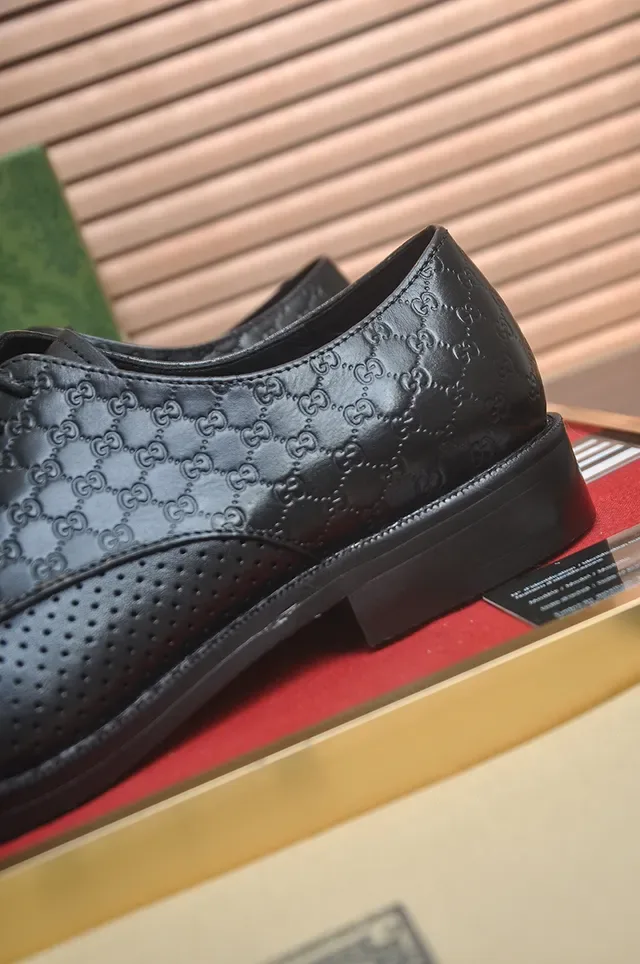 Gucci Rhyton Chaussures Oxford Noires à Cap Toe Perforées 2