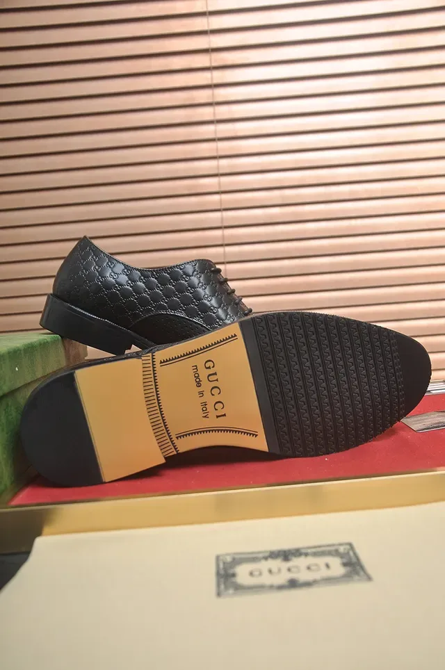Gucci Rhyton Chaussures Oxford Noires à Cap Toe Perforées 3