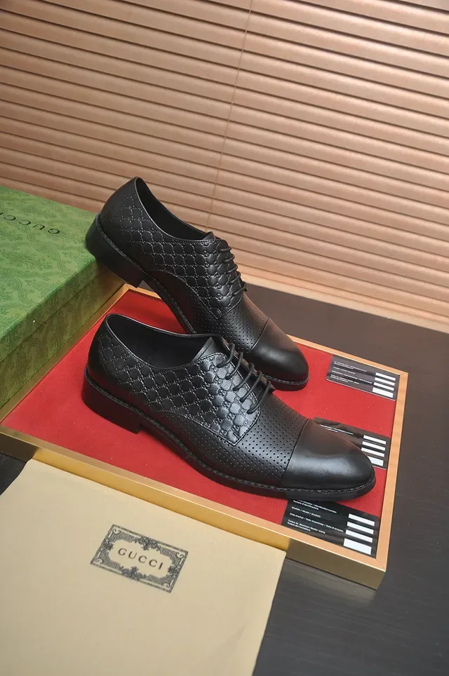 Gucci Rhyton Chaussures Oxford Noires à Cap Toe Perforées 4