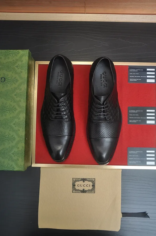 Gucci Rhyton Chaussures Oxford Noires à Cap Toe Perforées 5