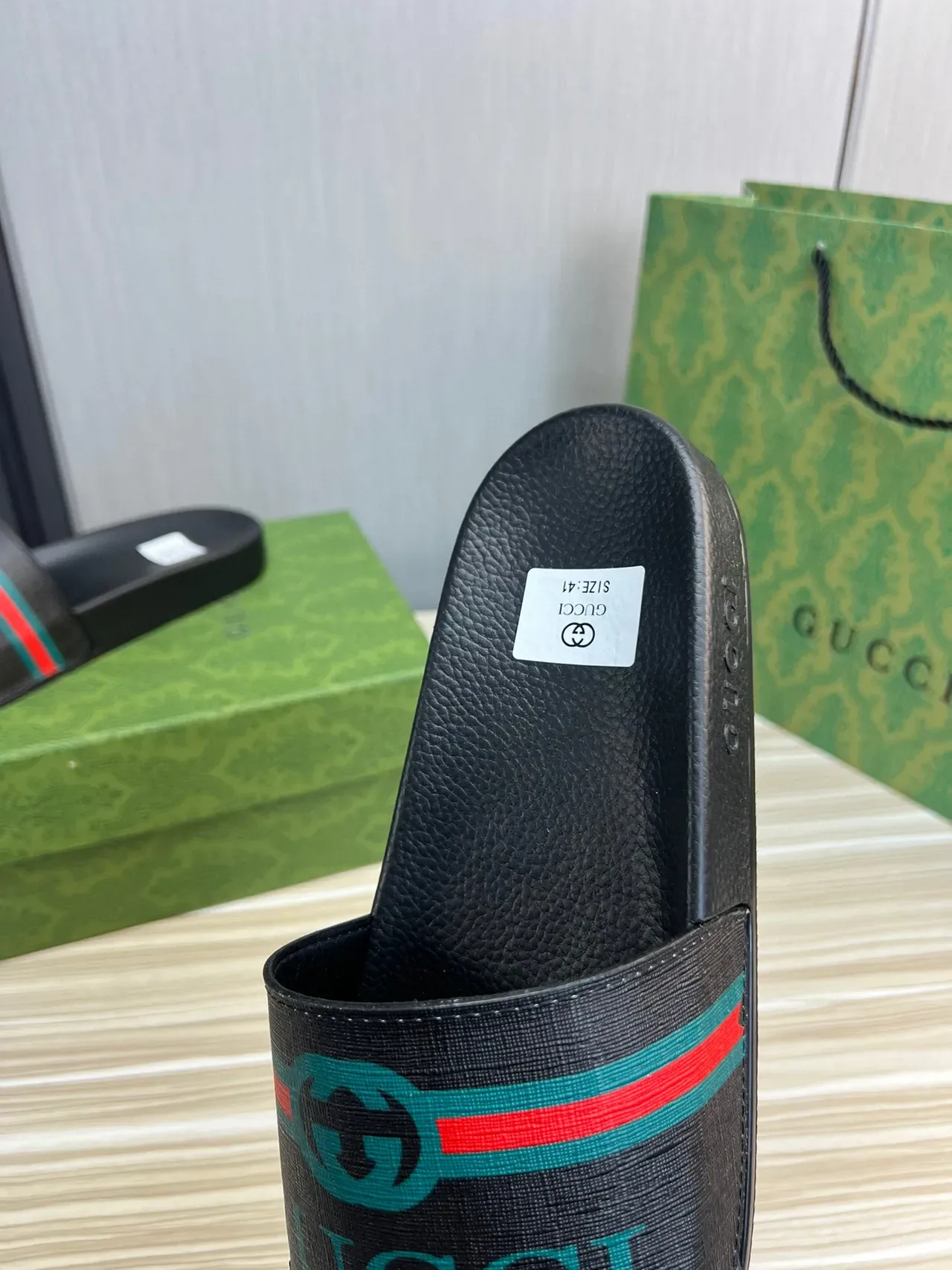 Gucci Screener काली हरी कंकड़ सोल जाली स्ट्राइप स्लिपर्स 3