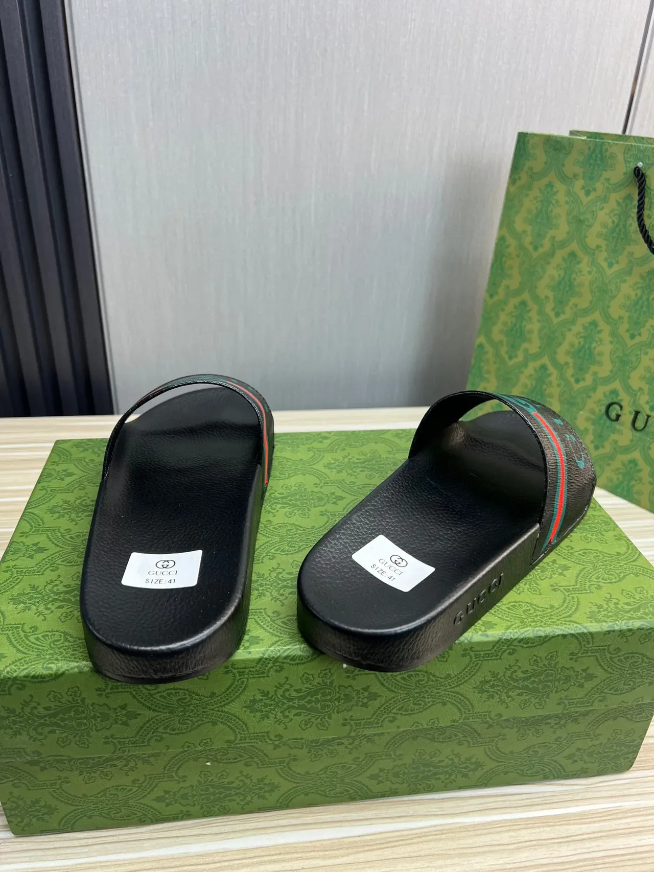 Gucci Screener काली हरी कंकड़ सोल जाली स्ट्राइप स्लिपर्स 6