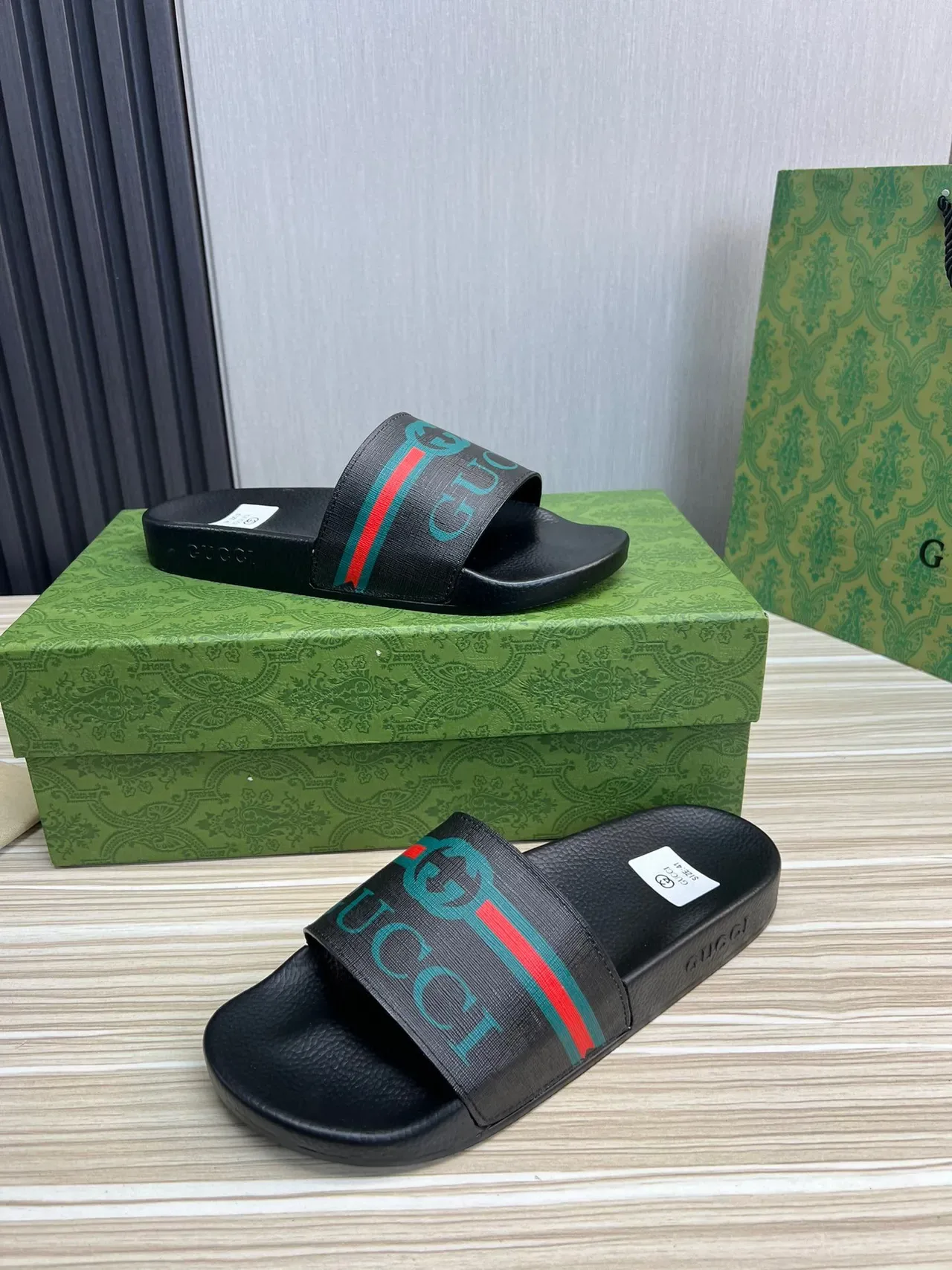 Gucci Screener काली हरी कंकड़ सोल जाली स्ट्राइप स्लिपर्स 7