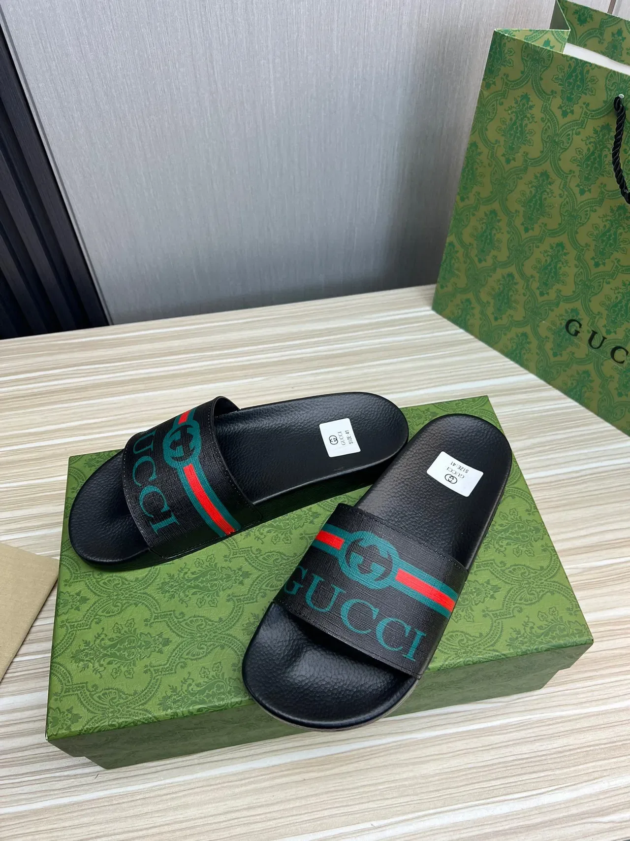 Gucci Screener काली हरी कंकड़ सोल जाली स्ट्राइप स्लिपर्स 8