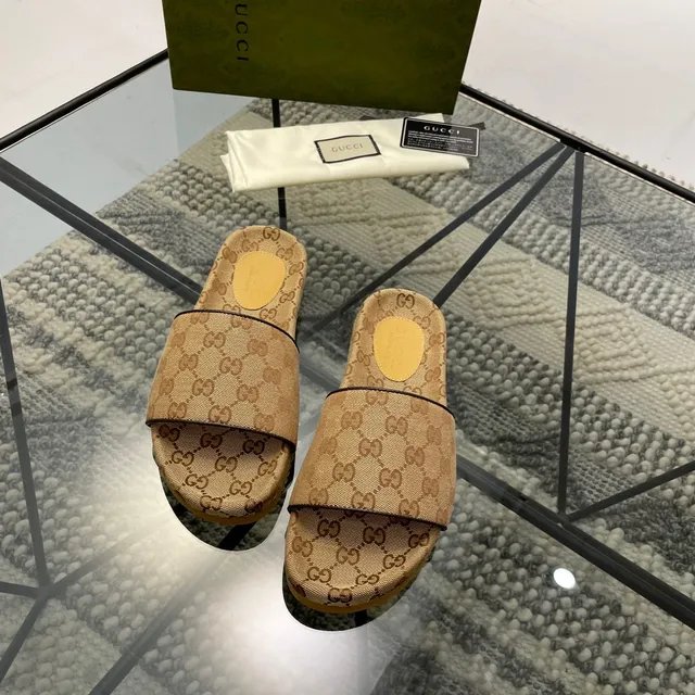 Gucci Screener GG Monogram Beige Brown Slippers 9