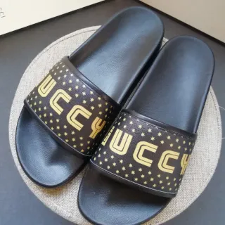 Gucci Screener GUCCY Star-Print काले और सोने के स्लिपर्स