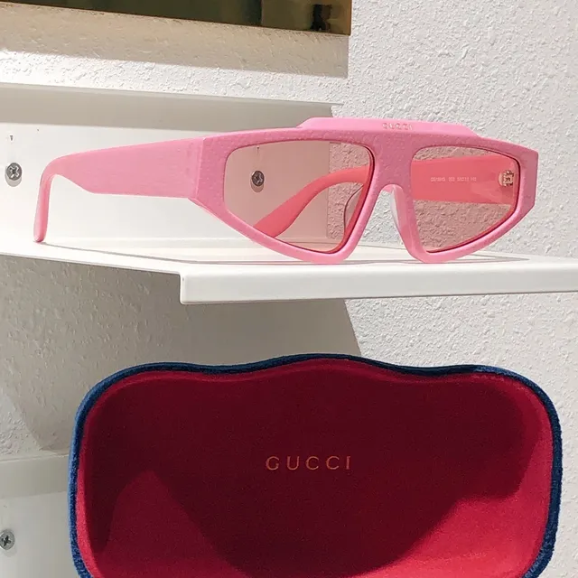 Gucci Screener Monogram Lunettes de Soleil Noir Lentille Dégradée 9