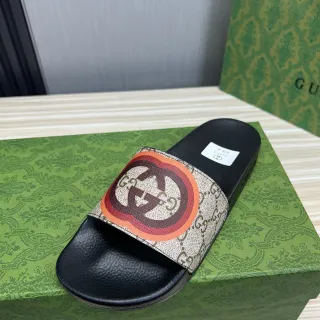 Gucci Screener Monogram कैनवास Interlocking G पट्टी स्लिपर्स