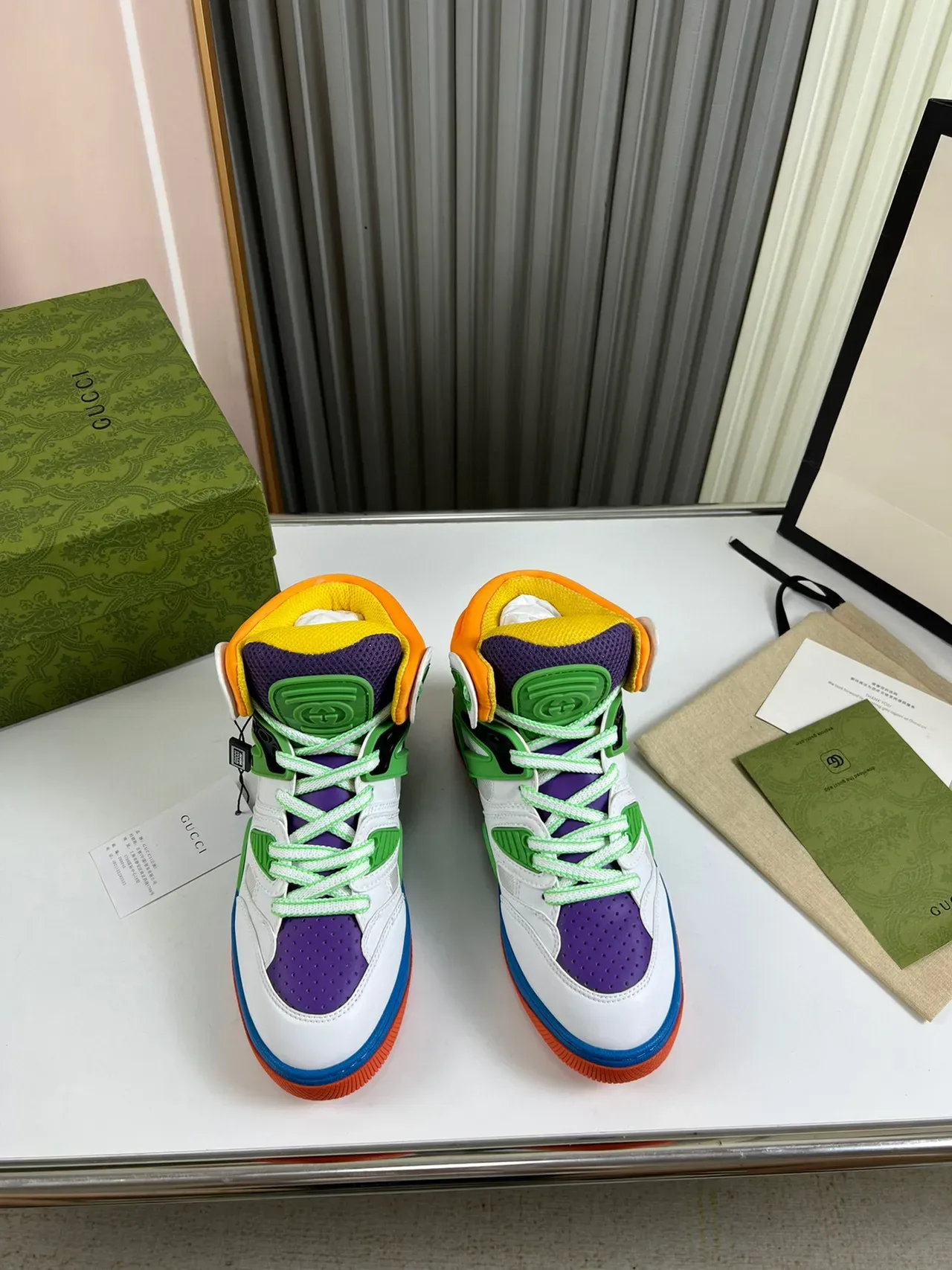 Gucci Screener multicolor com camadas high top estilo de vida tênis 9