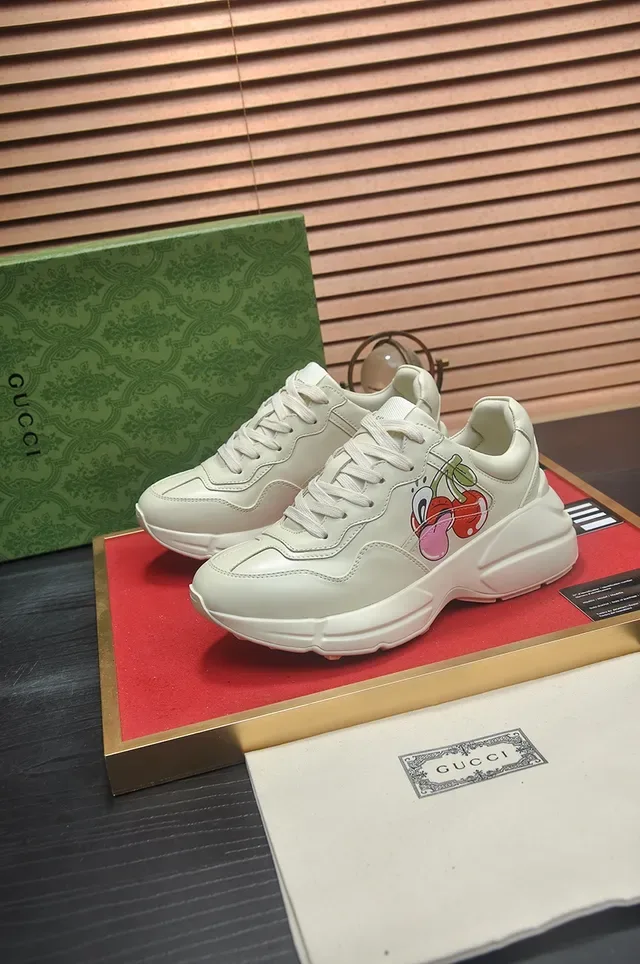 Gucci Screener Off-White Heart Graphic Lifestyle Sneakers 2