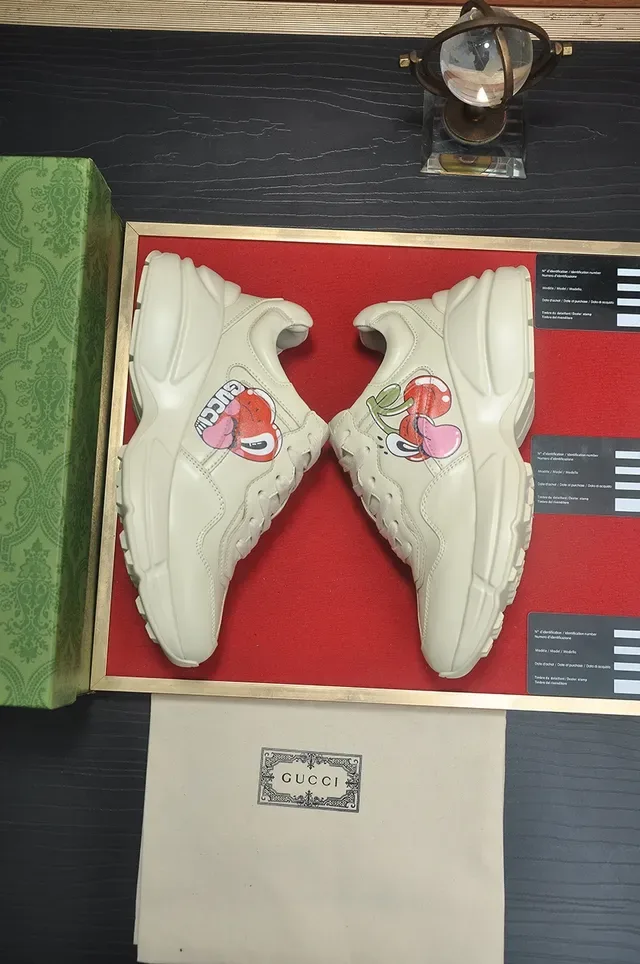Gucci Screener Off-White Heart Graphic Lifestyle Sneakers 4
