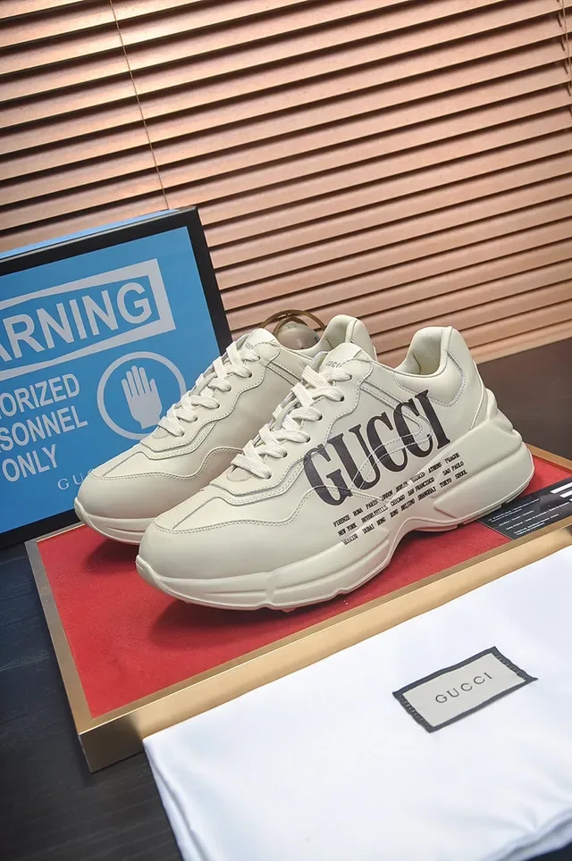 Gucci Screener Off-White Logo Print حذاء رياضي سميك 4